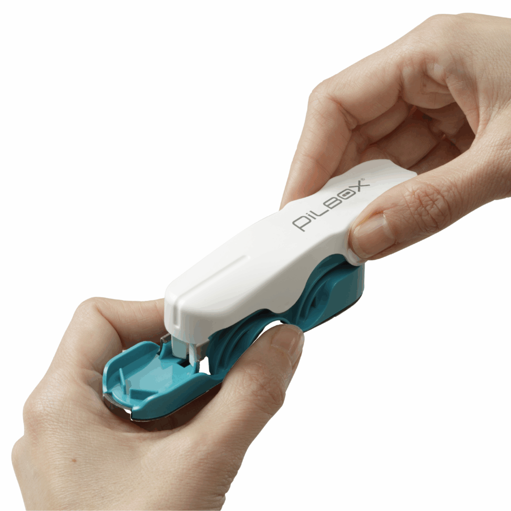 Ouverture du Pilbox Cutter pour couper les comprimés